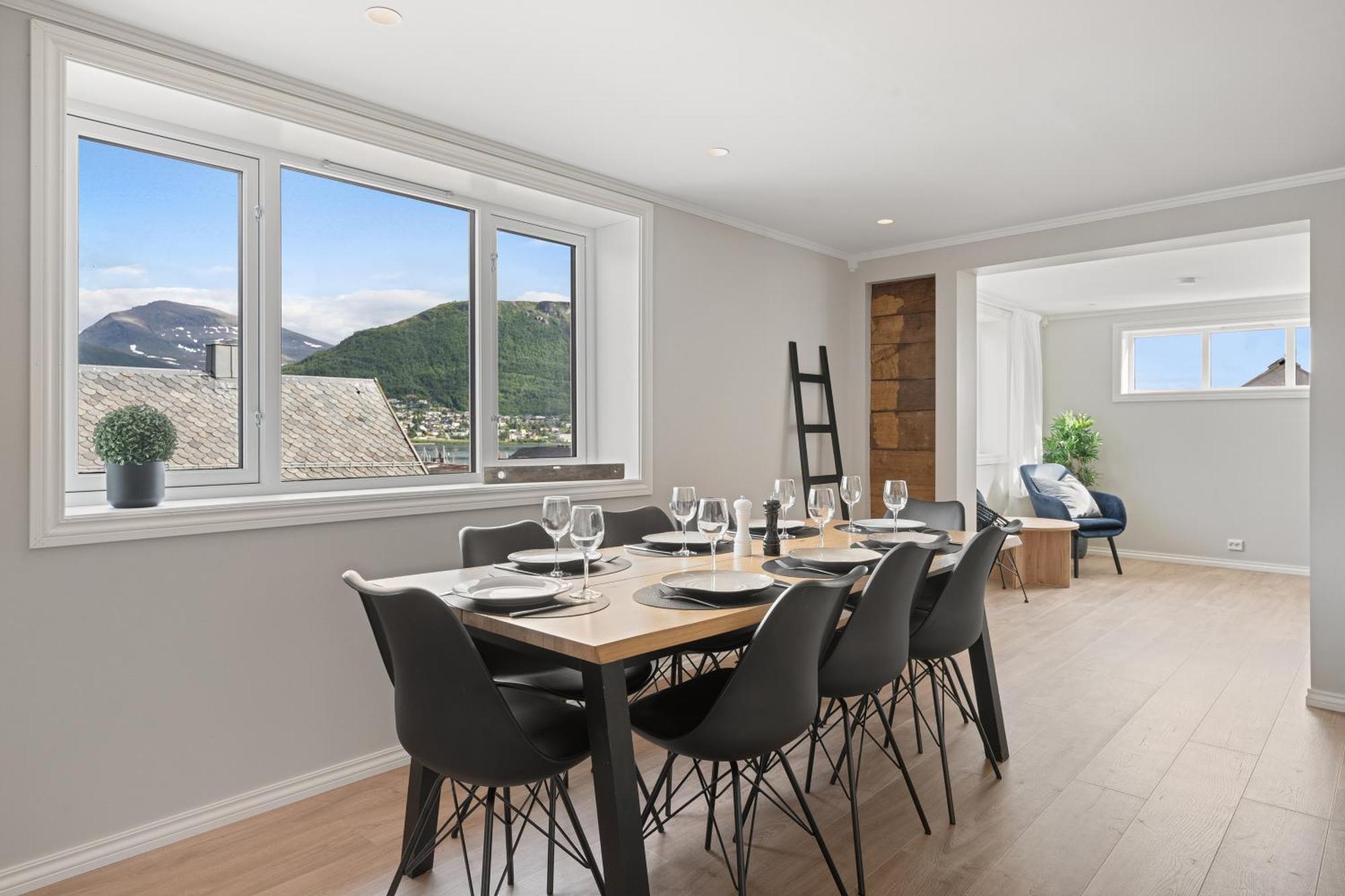 Arctic Homes - Historical Tromso House With View Exterior photo