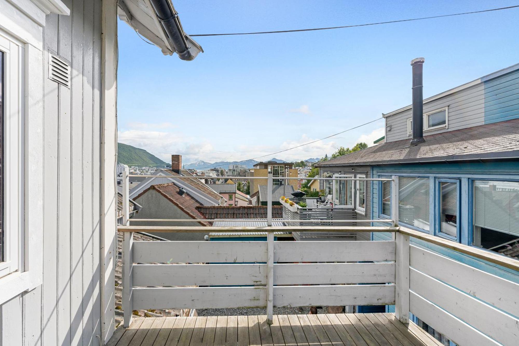Arctic Homes - Historical Tromso House With View Exterior photo